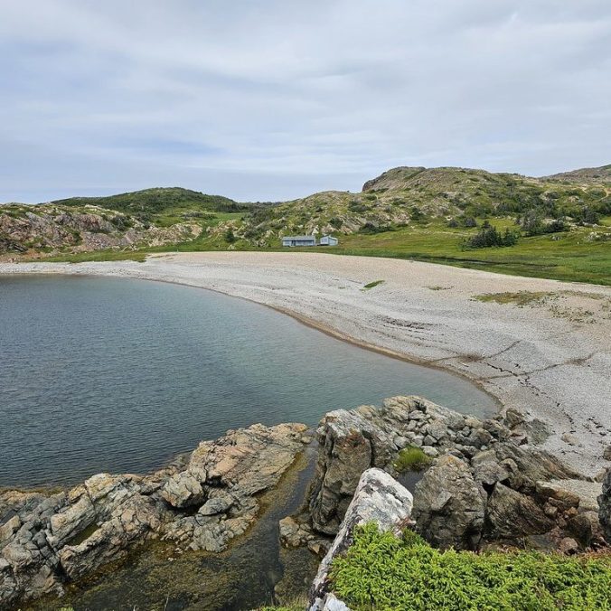 A photo of French Beach and French Head on the Rockcut Trail in Twillingate, with the rocky beach and Atlantic Ocean.